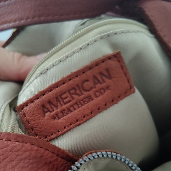 Chic Tan Leather Shoulder Bag - Picture 13 of 13